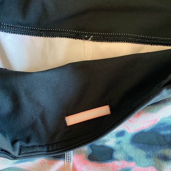 Lululemon run inspire crop Sz 4 EUC wamo camo - Picture 5 of 6